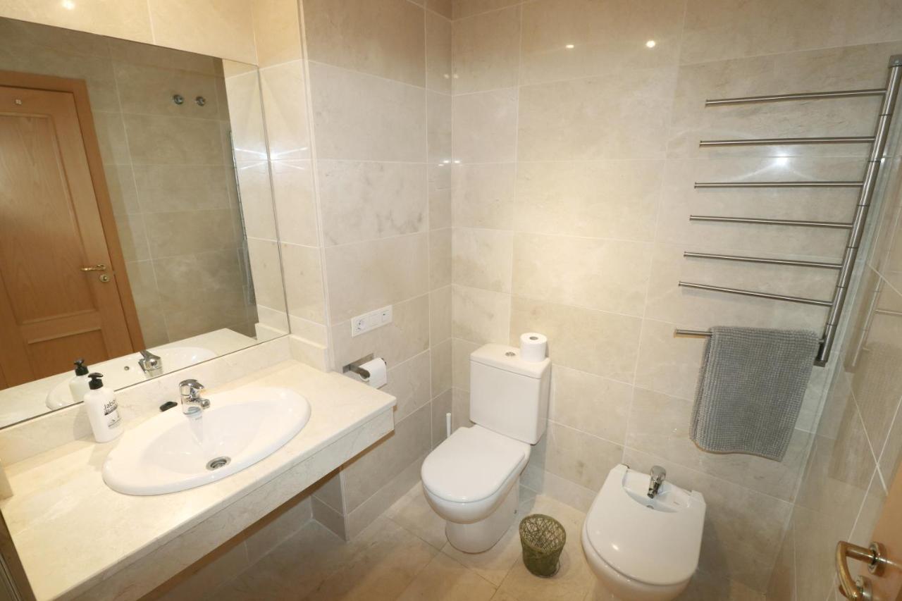 Salinas. Apartment For 4. Terrace/Parking/Pools/Gym/4Mins Beach Эстепона Экстерьер фото