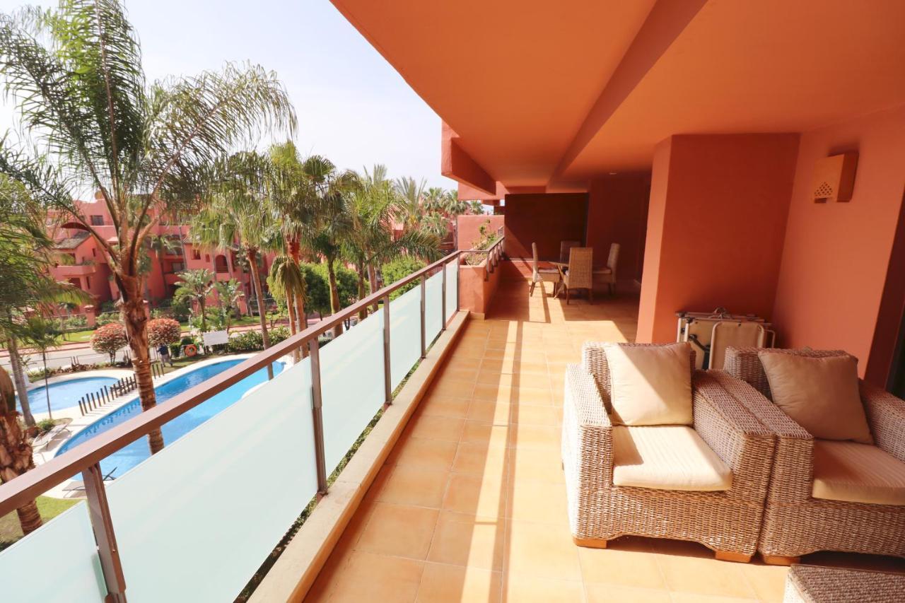 Salinas. Apartment For 4. Terrace/Parking/Pools/Gym/4Mins Beach Эстепона Экстерьер фото