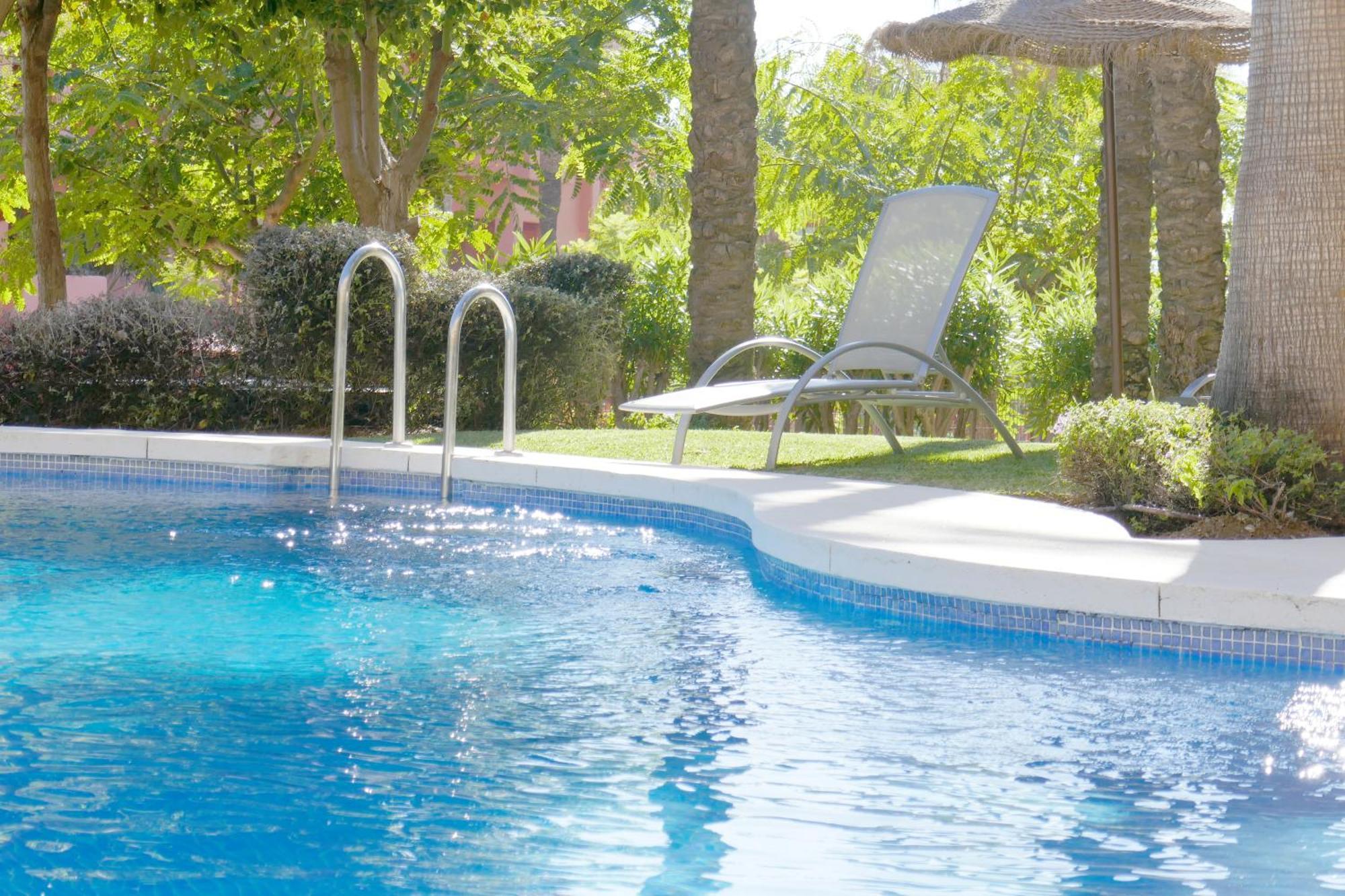 Salinas. Apartment For 4. Terrace/Parking/Pools/Gym/4Mins Beach Эстепона Экстерьер фото