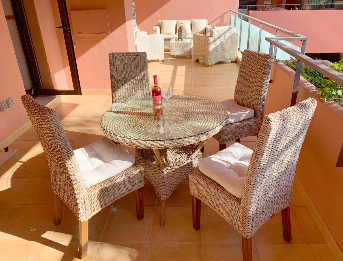 Salinas. Apartment For 4. Terrace/Parking/Pools/Gym/4Mins Beach Эстепона Экстерьер фото