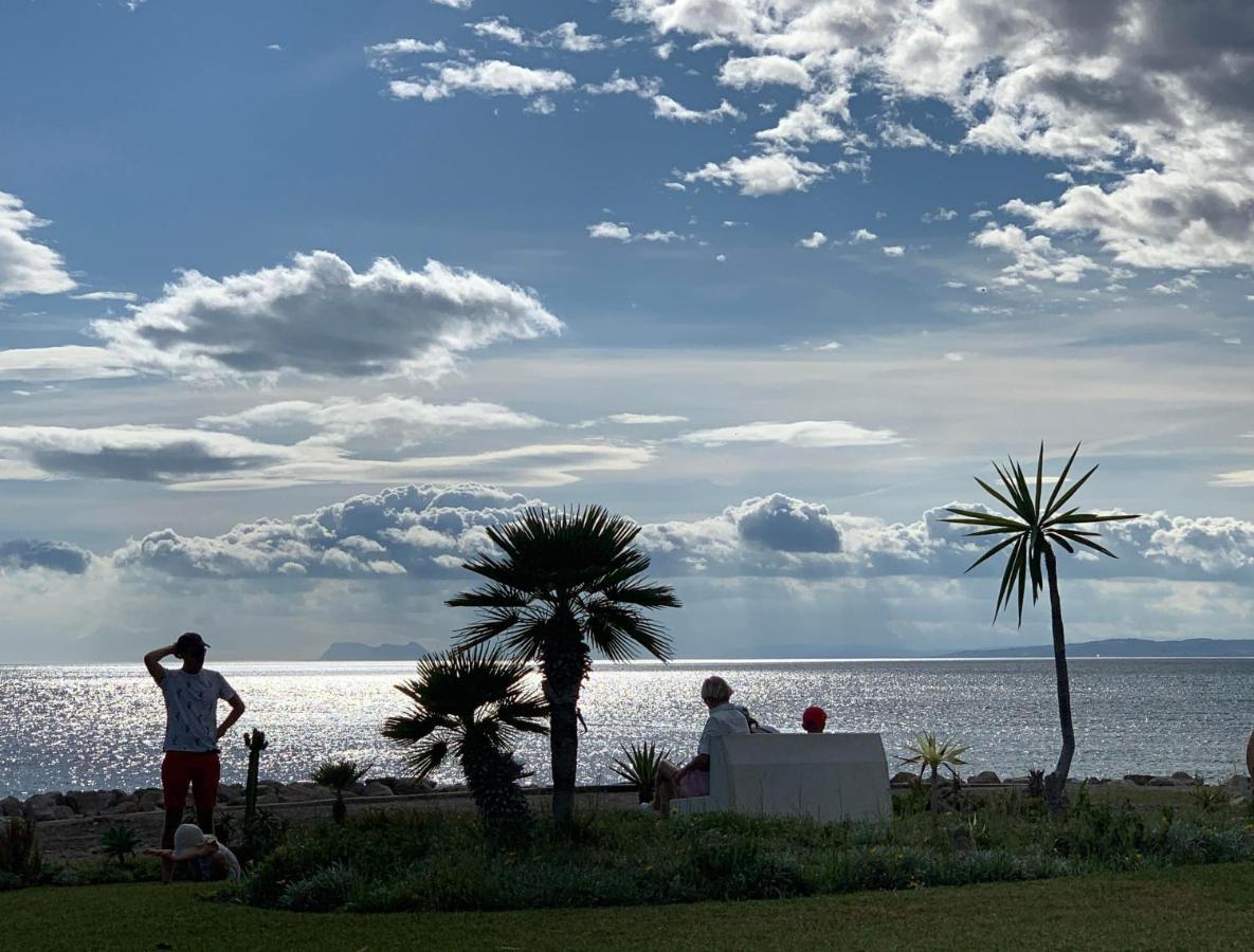 Salinas. Apartment For 4. Terrace/Parking/Pools/Gym/4Mins Beach Эстепона Экстерьер фото